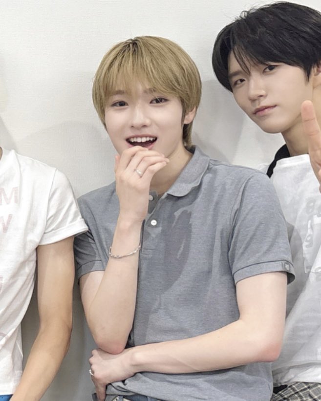 kuuukkus's tweet photo. 거의 뭐 블랙올화이트 수준ㅋㅋㅋㅋㅋㅋㅋㅋ 하 저 질린다는 표정 진짜 개웃김 https://t.co/wGrTZ01iHC