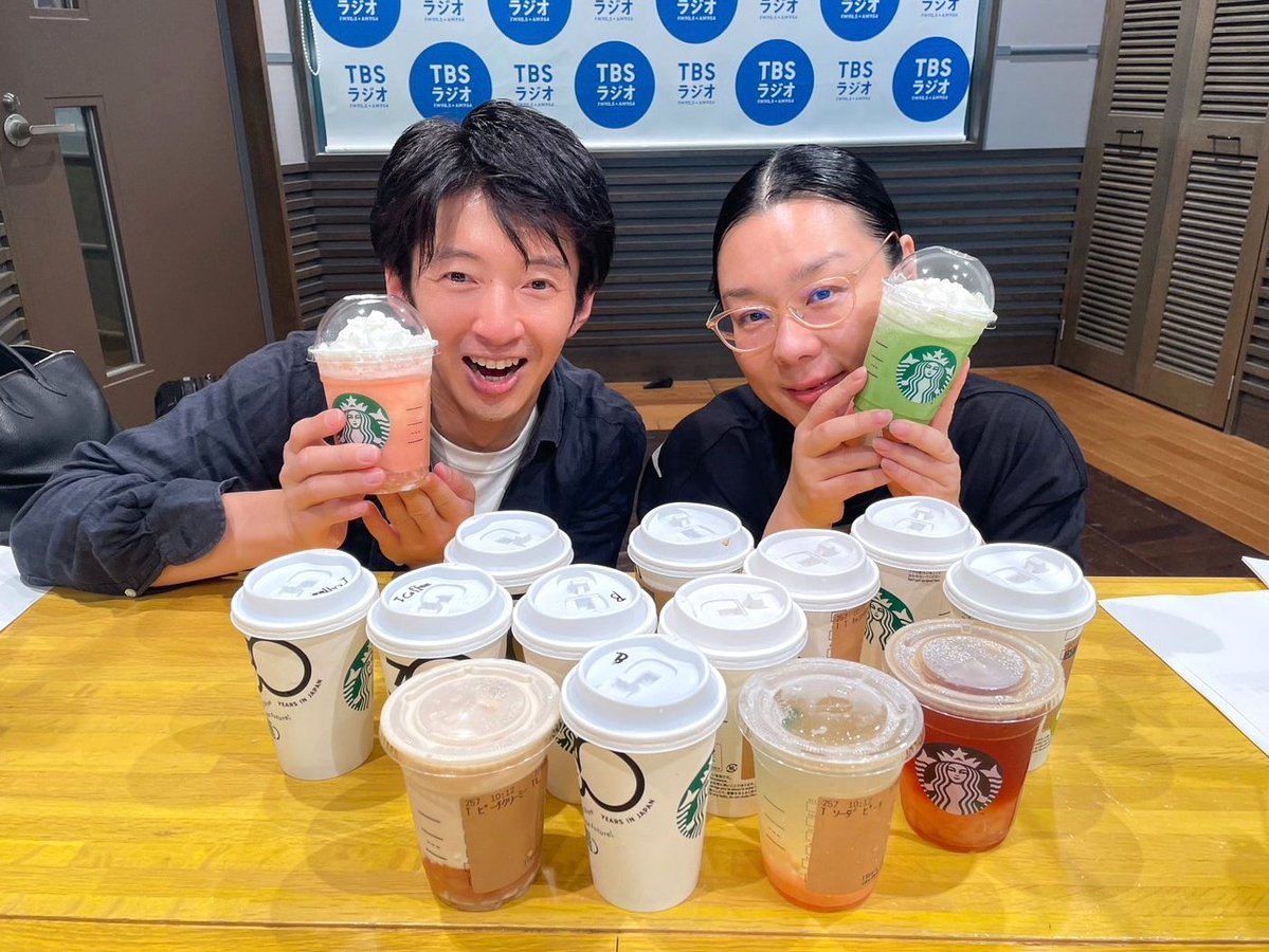 seikatsu954905's tweet photo. ☔広島の梅雨明け宣言対決☀️
爆笑問題・太田さんから差し入れを
いただきました☕
太田さん、ありがとうございます！
#bakusho #生活は踊る https://t.co/rTuKAHFOfW