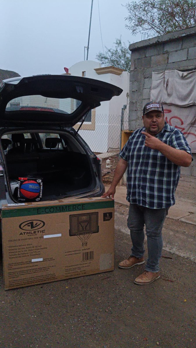 feroropeza20's tweet photo. Cumpliendo la palabra empeñada, el Regidor del PT en el Ayuntamiento de Hermosillo @LunaSugich  regresó con tablero y balón, para jóvenes del norte de la ciudad que luchan contra la adicción.
El deporte es disciplina, es recreación, es recuperación, esperanza y reinserción.  #RegidorContigo
