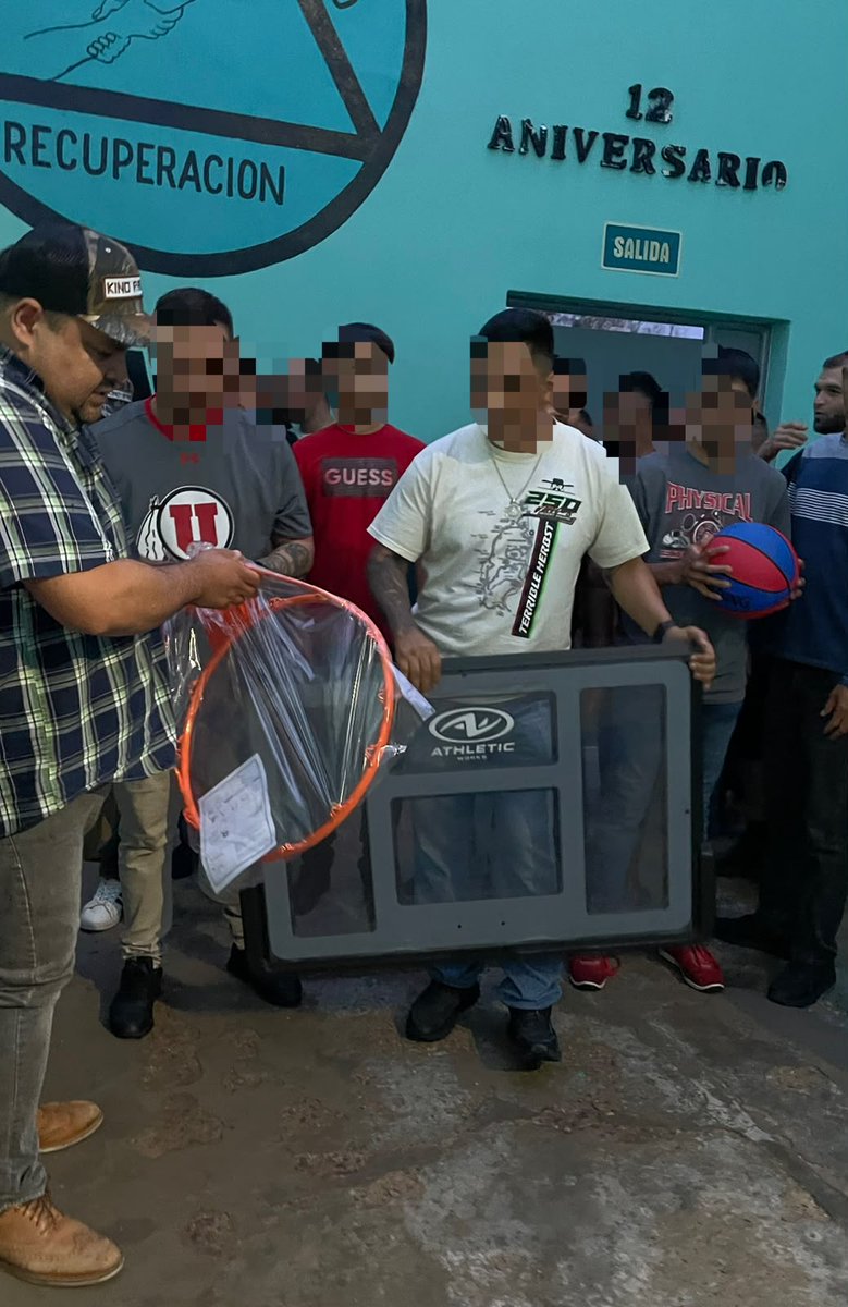 feroropeza20's tweet photo. Cumpliendo la palabra empeñada, el Regidor del PT en el Ayuntamiento de Hermosillo @LunaSugich  regresó con tablero y balón, para jóvenes del norte de la ciudad que luchan contra la adicción.
El deporte es disciplina, es recreación, es recuperación, esperanza y reinserción.  #RegidorContigo