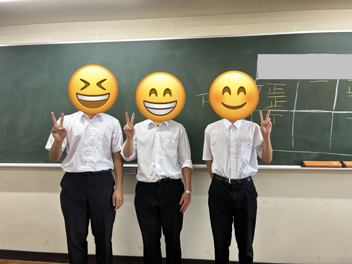 funabashiquiz's tweet photo. 5月末に新入生歓迎大会を行いました。結果は以下のとおりです。

ペーパー1位　2Box

優勝🥇　カラーコーン
2位🥈　2Box
3位🥉　サラド https://t.co/483O1NJDuS