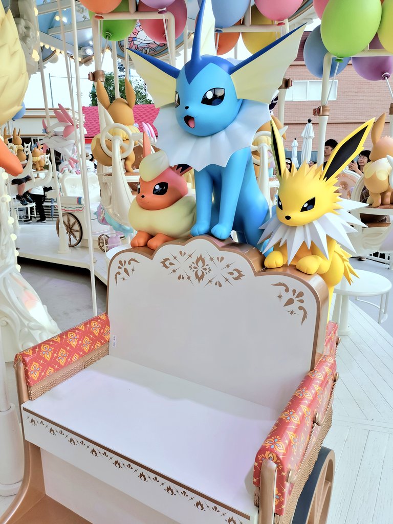 Gomaf4's tweet photo. @kei_futonneko けいちゃんもいつか一緒にいこうね！！！けいちゃんに貰ったドオちゃんも相棒として連れて行ったよ！！！
ブイズのメリーゴーランドめためたにかわいかったので、乗ろう https://t.co/F2ECQskG0k