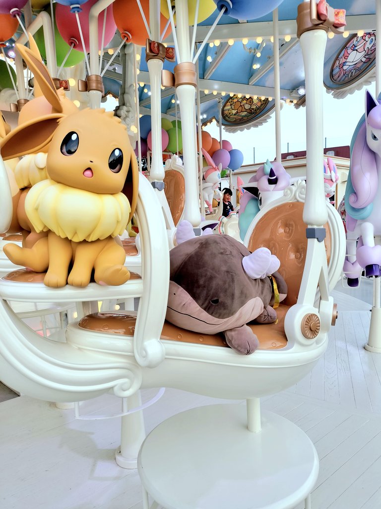 Gomaf4's tweet photo. @kei_futonneko けいちゃんもいつか一緒にいこうね！！！けいちゃんに貰ったドオちゃんも相棒として連れて行ったよ！！！
ブイズのメリーゴーランドめためたにかわいかったので、乗ろう https://t.co/F2ECQskG0k