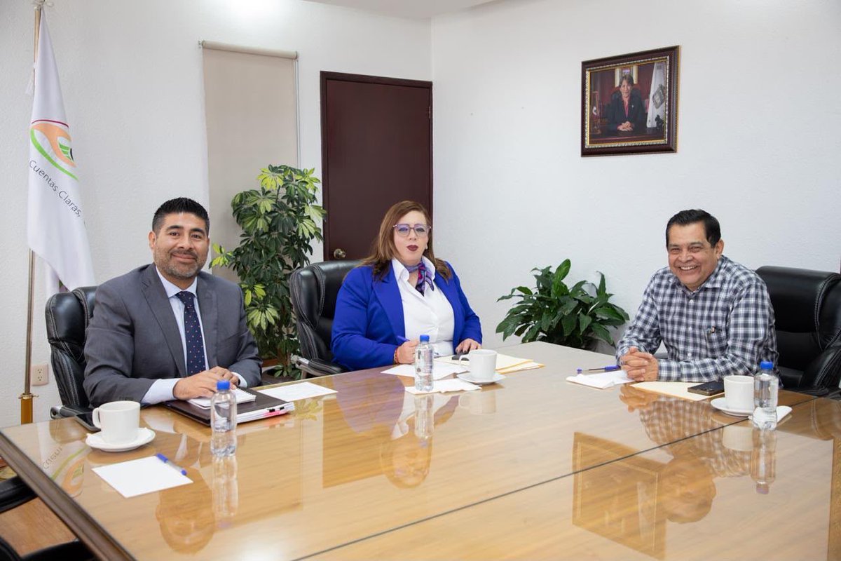 OSFEM_oficial's tweet photo. En seguimiento al Programa Anual de Auditorías 2026, la Auditora Superior, Liliana Dávalos Ham, sostuvo una reunión de trabajo con el Secretario de Movilidad del Estado de México, Juan Hugo de la Rosa García. https://t.co/dBuF7Pe94R
