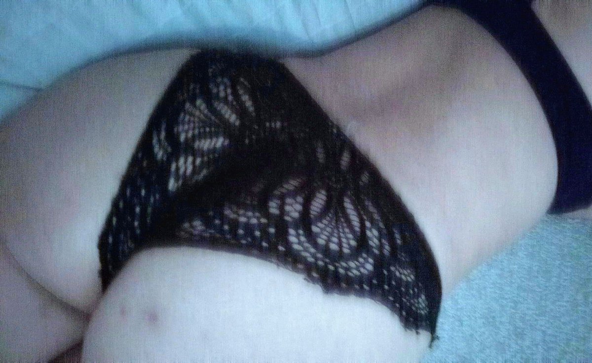 Lunaredkiss's tweet photo. Con ganas y tan solita 🔥🔥🔥🥵🍆

Con mucho tiempo libre pero sin tu mensaje en mi dm 😈🦄

#swingersméxico 
#swinger
#unicorn🦄
#hot
#horny
#alone
#dm https://t.co/wXKXqZaWRw