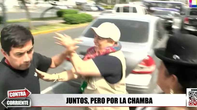 PatriotErrante's tweet photo. Solidaridad con el colega @VilelaMarcial por esta agresión de Brígida Curo. Identificación a esa señora que sonrie descaradamente https://t.co/15SAxcW4jG