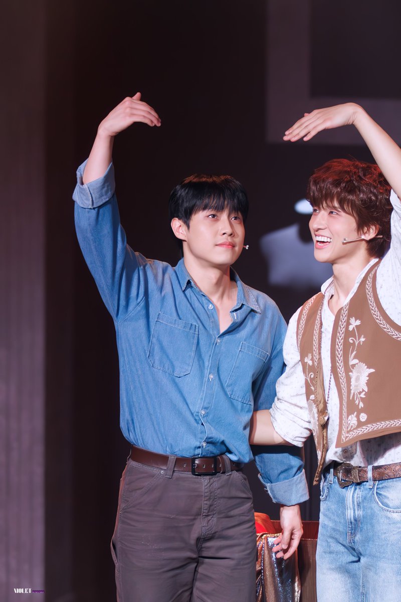 Violet_000000's tweet photo. [아웃캐스트]
2026.07.14 커튼콜
-
알렉산드로스 - #이승준 배우님
필로스 - #차규민 배우님 https://t.co/jtVpmrBzo8