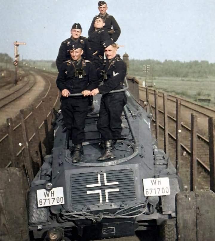 Das_Pazer's tweet photo. Sdkfz 232 rail transport
#WWII https://t.co/4CSaMFE7bA