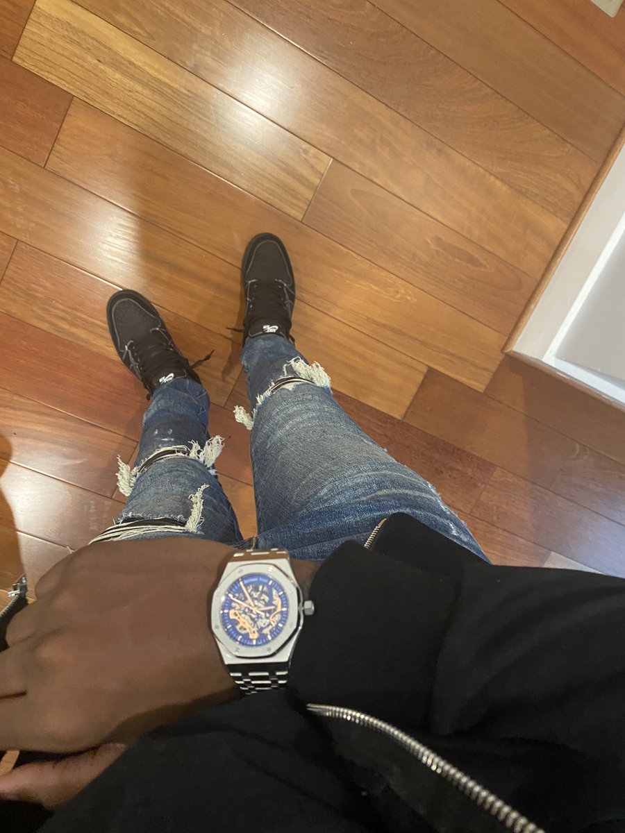 FeelLikeIrving's tweet photo. Got box on me its just me and my brothers nigga https://t.co/96kp4wnaGS