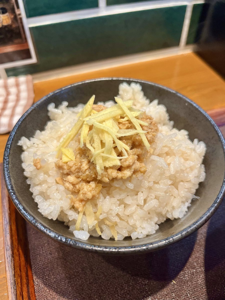 nicon34119248's tweet photo. 向島　中華そば 政好(まさよし)

動物と魚介系の出汁を深く感じるスープ
麺は三河屋製麺の中細ストーレト
ほんのり茶めしな生姜飯！

最後まで灼熱なスープをすべて飲みほし
おかわりしたいほど絶品な一杯でごさいました🍜 https://t.co/H0aHyiR868