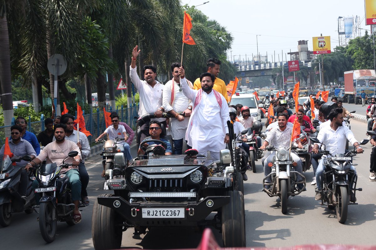 ABVPBanga's tweet photo. কলকাতা মহানগরের পক্ষ থেকে ABVP রাষ্ট্রীয় সাধারণ সম্পাদক  ডাঃ বীরেন্দ্র সিং সোলাঙ্কি মহাশয়কে স্বামী বিবেকানন্দের পূণ্যভূমিতে স্বাগতম জানানো হয়।

বিশেষভাবে উপস্থিত ছিলেন রাজ্য সম্পাদক নীলকন্ঠ ভট্টাচার্য, Pharma Vision ন্যাশনাল কনভেনর অপূর্ব নন্দী, কলকাতা মহানগর সম্পাদক স্বাধীন হালদার।

#ABVPKolkata
#ABVPBanga