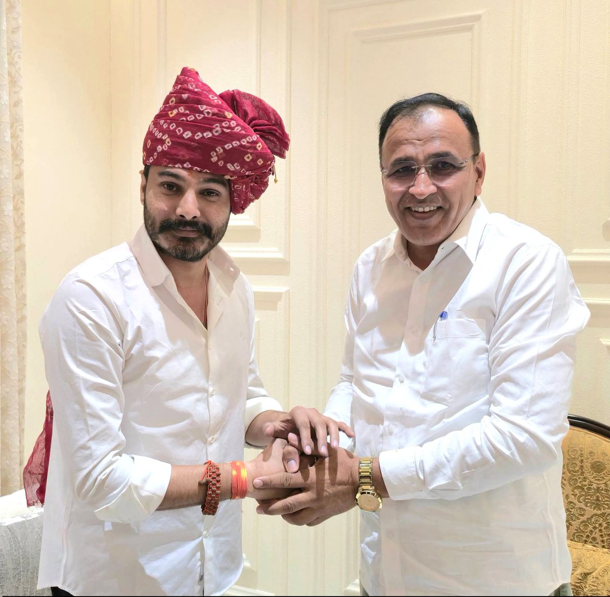 withabhinsui's tweet photo. बाड़मेर-जैसलमेर के लोकप्रिय सांसद श्री उम्मेदाराम बेनीवाल जी को जन्मदिवस की हार्दिक बधाई एवं शुभकामनाएँ। 

महादेव से आपके उत्तम स्वास्थ्य एवं दीर्घायु जीवन की कामना करता हूँ।
@UmmedaRamBaytu https://t.co/sd1zdUJzhQ