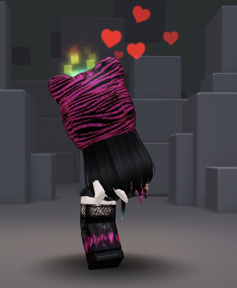 Roseoute's tweet photo. @roblox_fess aku berhasil menyembunyikan mama kiwi tapi cuma 1 ava aja. emang susaah T__T https://t.co/qIU3dnhTjv