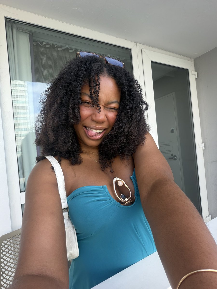 missmonieee's tweet photo. From the favorites ✨🦋🥥🌺 https://t.co/zOzzGJfvAl