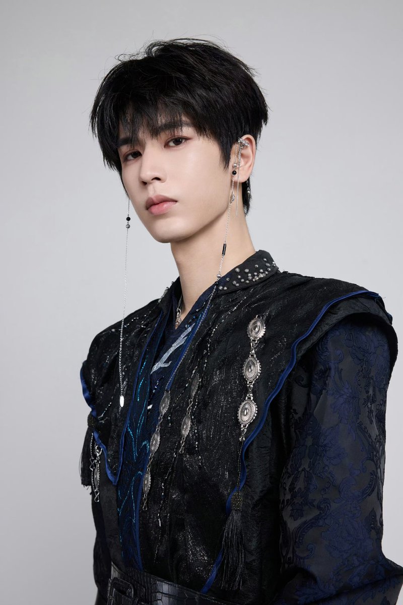 everydayzlh's tweet photo. •071526• zlh studio weibo update 🪐

studio shares new pics of #zhanglinghe as hehe hahei for #TheTruthS4 case 6🔍 https://t.co/6byrKjxUxs