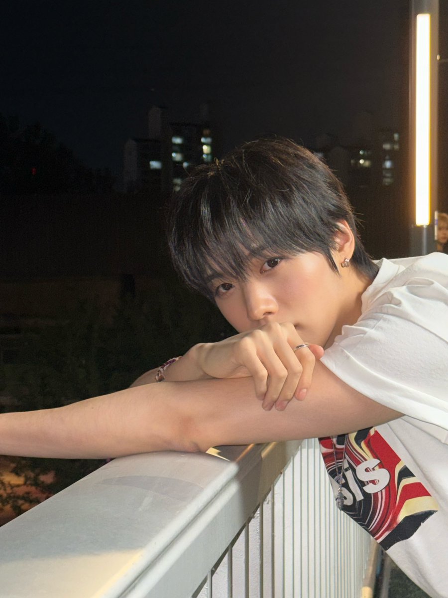 idntt_cosmo's tweet photo. 가로등 하나

#idntt #아이덴티티
#unevermet #최태인 #choitaein https://t.co/cUUMvjhRew