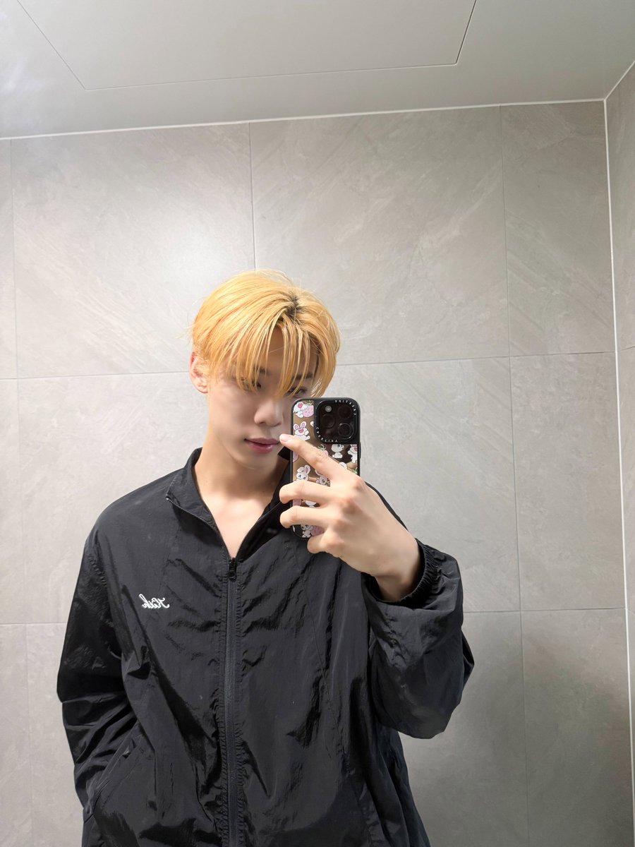 nSSign_official's tweet photo. [ #로빈 ] Long time no robin 🙂‍↕️
how are we all 

#엔싸인 #nSSign #エンサイン #ROBIN https://t.co/gacmMjY1QE
