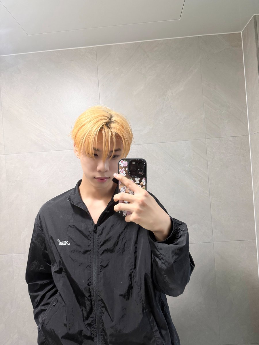 nSSign_official's tweet photo. [ #로빈 ] Long time no robin 🙂‍↕️
how are we all 

#엔싸인 #nSSign #エンサイン #ROBIN https://t.co/gacmMjY1QE