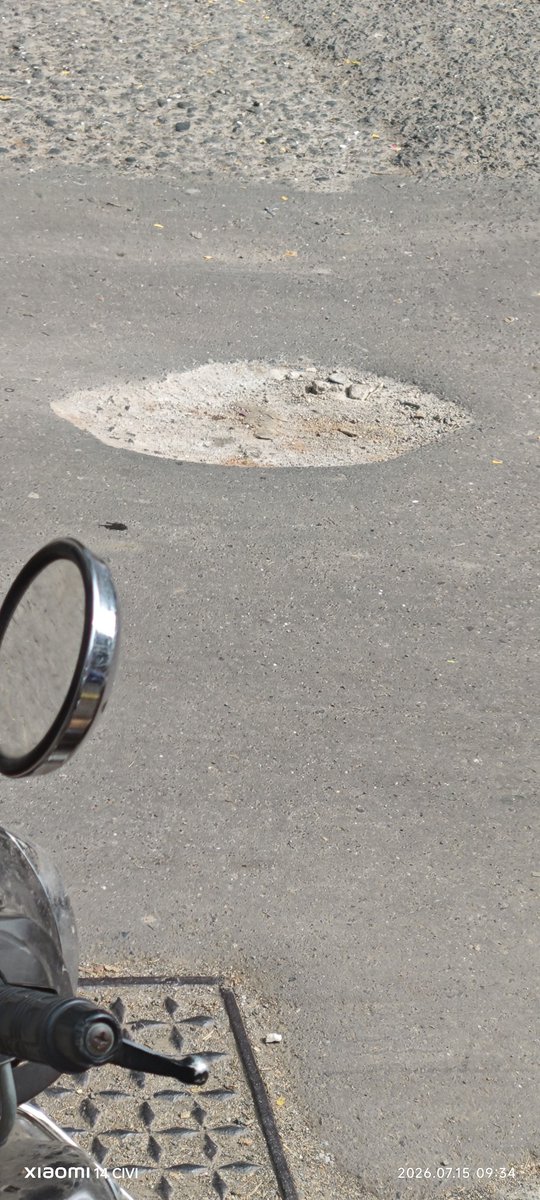 crazymanoj_1296's tweet photo. @mybmcWardMW   3 potholes on road please check 
Near Swami Vivekanand school thakkar bappa colony road chembur https://t.co/Y3Roqvpo9U