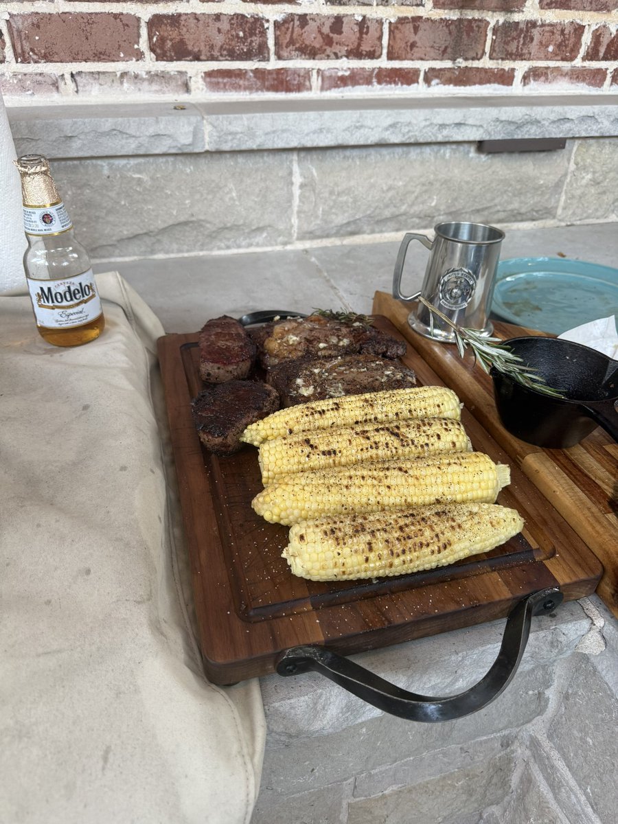 Ronaldhardwork's tweet photo. I love being home #meatandmodelo https://t.co/Ia5iL1wL9f