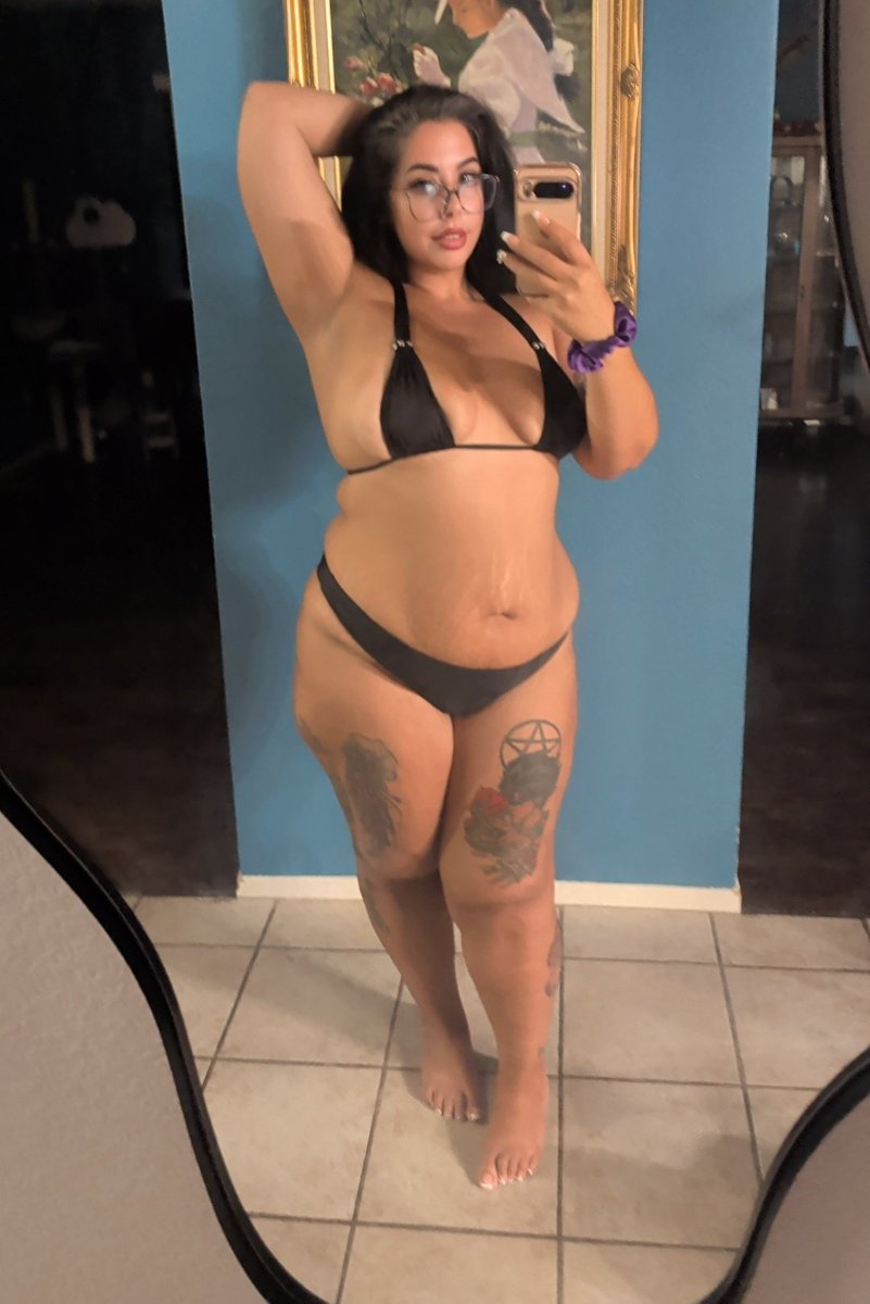 Se7en_Letters's tweet photo. Such a cute new bikini top! https://t.co/RSk5ailn4b