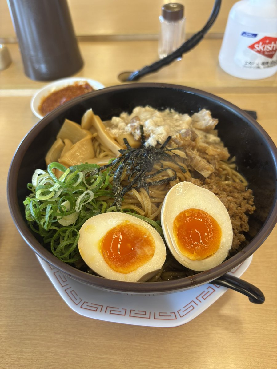 4528432g's tweet photo. 可愛かった大津さん
ご飯代勝ちも確定したし、金龍
金龍油そばにはコレだよね。
にんにく豆板醤ラー油。
#CORE21菊陽店
#大津ひより https://t.co/rkvWDDifnT
