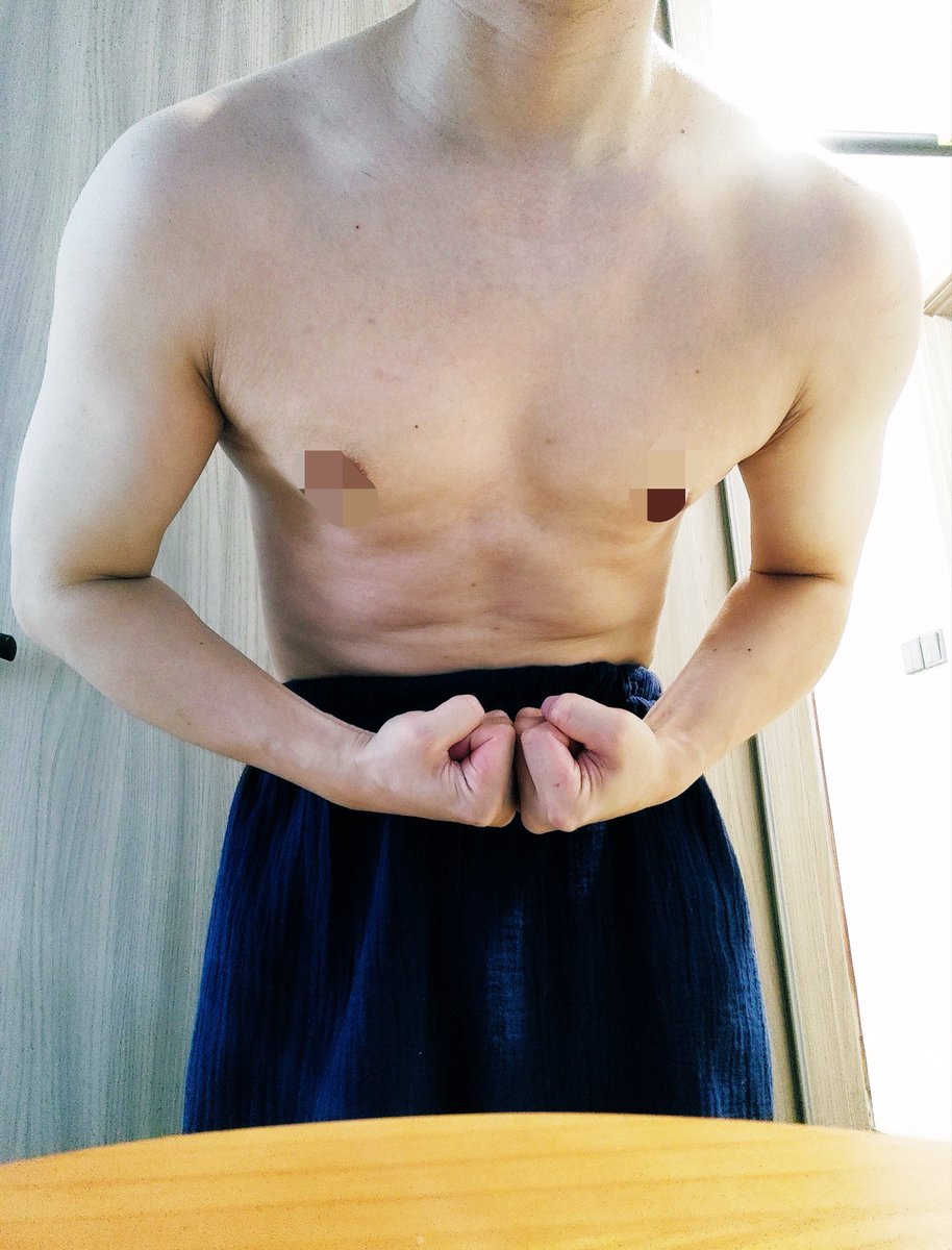 JasonCh61300165's tweet photo. 无聊，发发两个不一样的自拍图 #足交 #恋足 #女s #男M #舔脚 https://t.co/RmQzg60Ij7