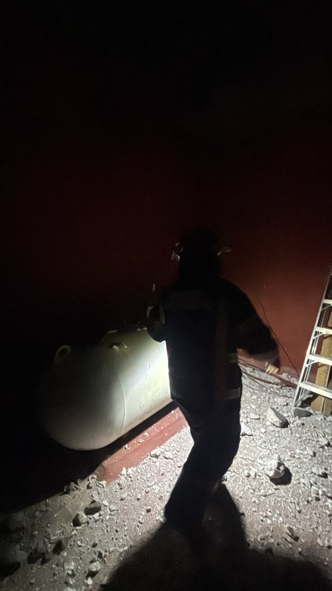 MoniMoni24124's tweet photo. @DerekDcr03 @Robertodel2629 @HuixquiGob Afortunadamente los bomberos llegaron de inmediato https://t.co/5xH8uvqMSC
