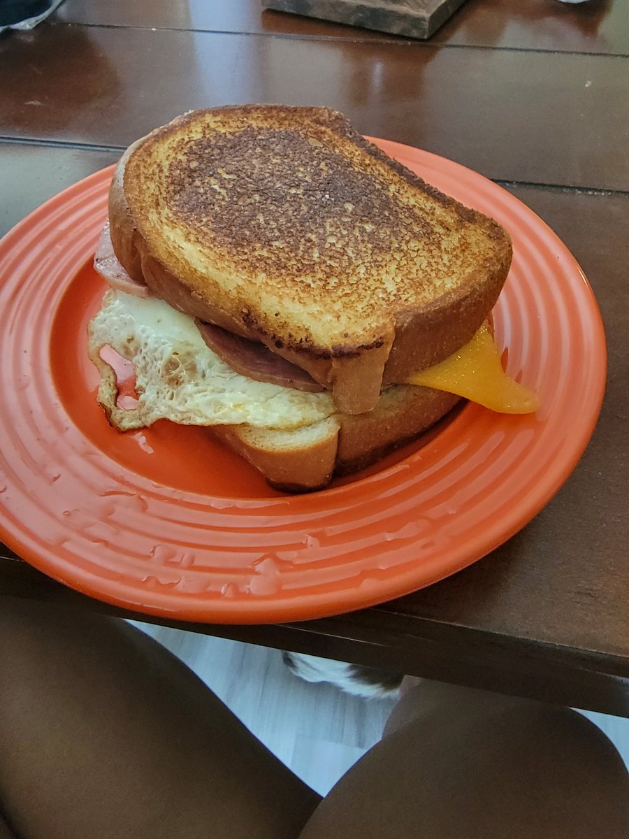 TrixiMoan's tweet photo. Taylor ham, egg, and cheese sammich! https://t.co/w3WYLL5ozF