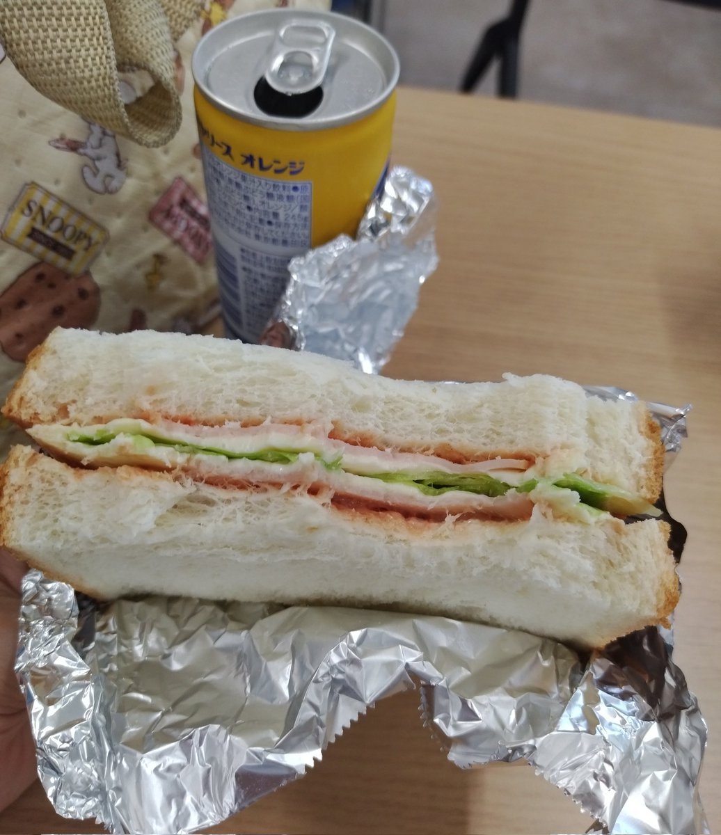 ToyBoxMitarashi's tweet photo. 今日のサンドイッチです、お弁当にサンドイッチを持って行く日は飲み物の方が楽しみだったりします。😋🥤 https://t.co/T3HVwJniaI