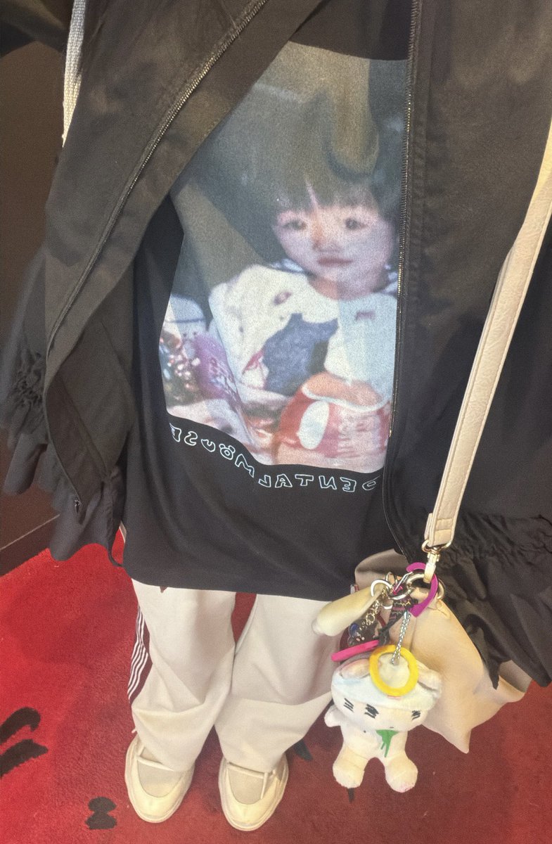__hlxx's tweet photo. おにゅーの幼少期Tシャツかわいい🎶 https://t.co/UrB4nzsxDA