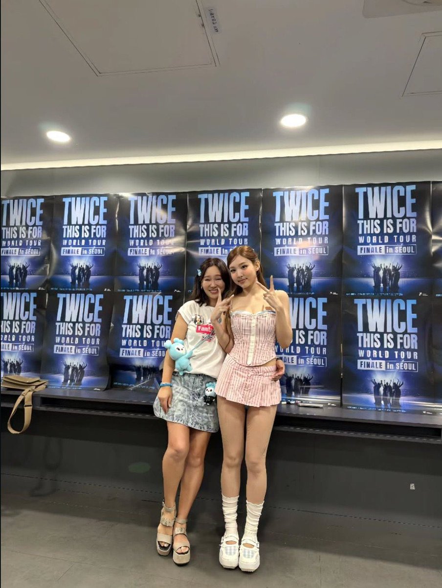 twicepopbase's tweet photo. NAYEON’s mom on her recent Instagram post with her daughter:

“Mom got choked up at this moment. 11 years as TWICE, nearly 20 years including trainee days. Seeing the results of the achievements you all made here, where you poured out all of your youth for your dream... It would be strange if tears didn't fall. The wonderful TWICE is recognized by ONCE and recognized by the parents too. Now it's time for you to be fully rewarded and treated well. 9WICE has every right to that.”