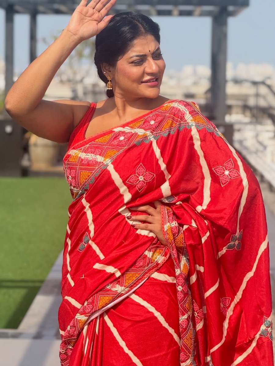 tamilamuthamof's tweet photo. சீரியல் நடிகை ரேஷ்மா ஒரு கொழுத்த ஆன்டி 😁😁❤️❤️
#ReshmaPasulupeti #Reshma https://t.co/DS0diN99ic