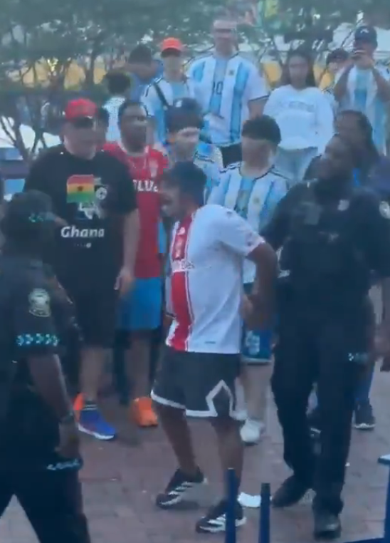 NachoCavallo74's tweet photo. @AtaqueFutbolero Van a USA para terminar en cana peleandose un día antes del partido y contra otros argentinos jjajajaja https://t.co/XCCw99W1JB