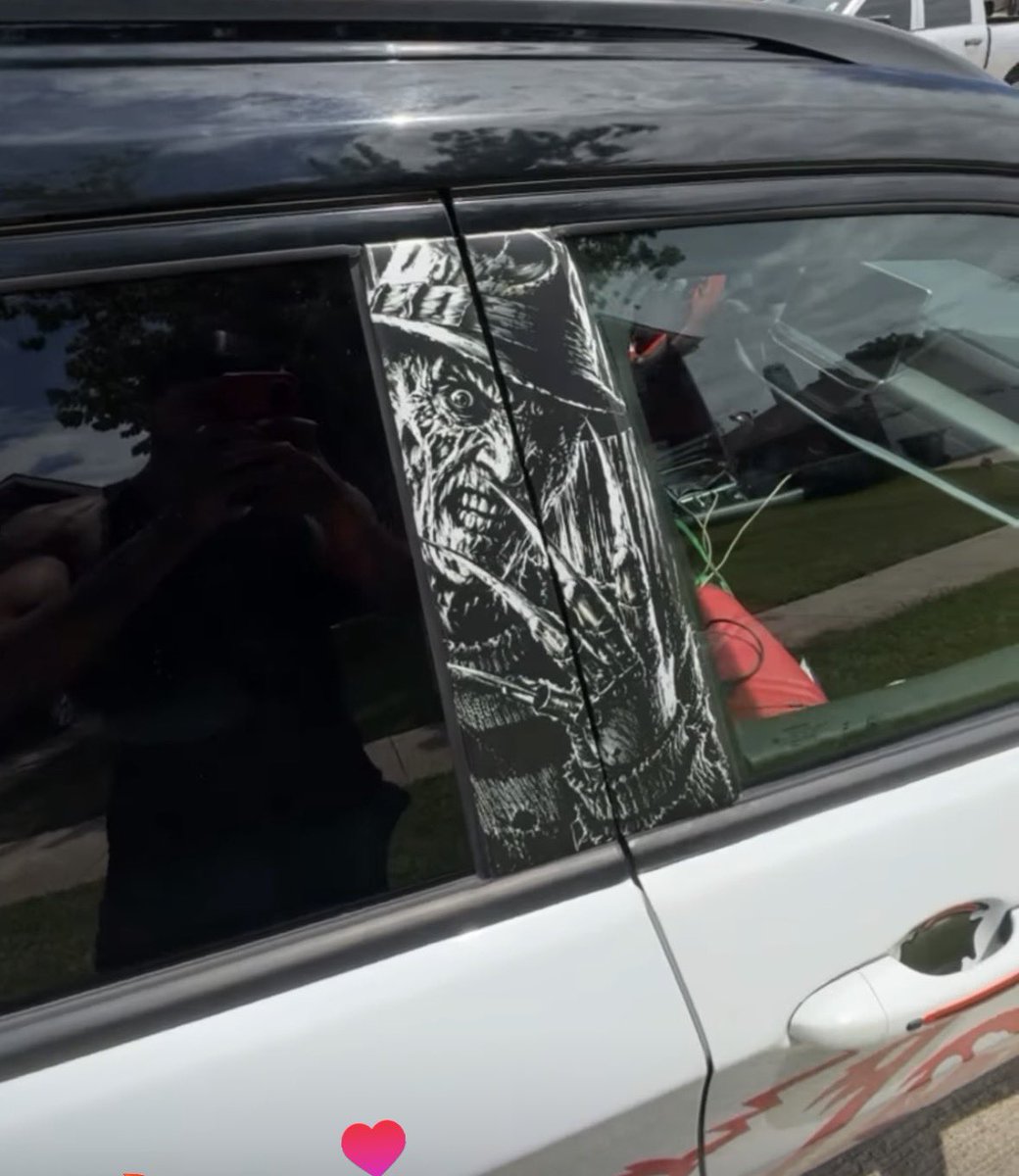 DarrelSwavey's tweet photo. Freddy Krueger window pillars 😈 🦇 https://t.co/awBty2wArv