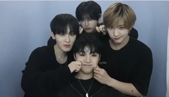 Syaduu1603's tweet photo. Aku suka banget liat ini 🤭
Kalian pada gemes ya sama si Dudu 🥰🤭 

#XODIAC #LEX #HYUNSIK #SING #LEO https://t.co/X9RxVJqdGj