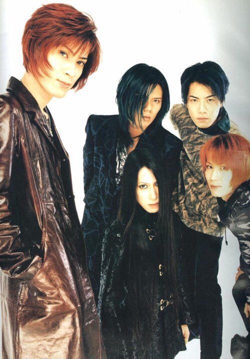 A_T_M_K_unaju's tweet photo. #このバンドorミュージシャンを分かったらリプ・100いいね目指す
ヒント：1990年代後半のヴィジュアル系黄金期を牽引した、日本の5人組ロックバンドで、MALICE MIZER、FANATIC◇CRISIS、SHAZNAと共に「ヴィジュアル四天王」の一つに数えられ、確かな演奏力と幻想的な世界観で一世を風靡しました https://t.co/rxiN7lv4Xb