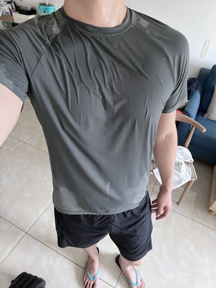 Yang9905212's tweet photo. 也就是这个天气爬1个小时楼要出这么多汗了🥵 https://t.co/5WY1S1sQvE