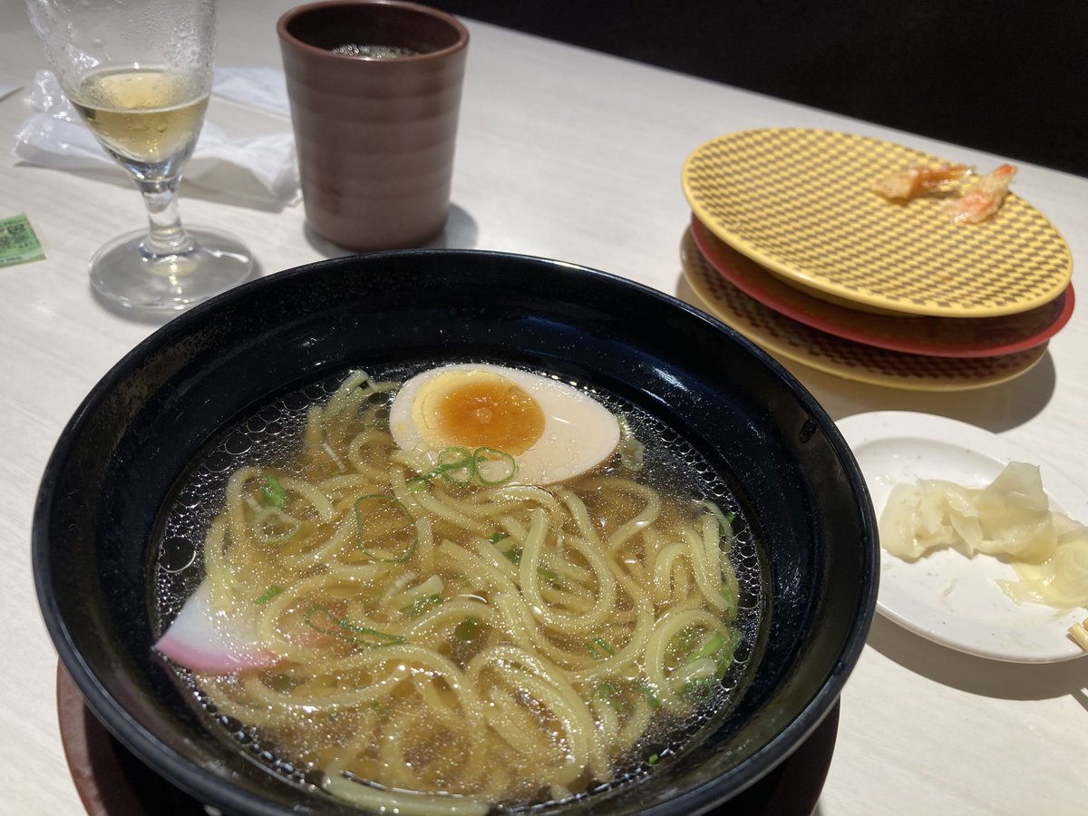 newbeetle81's tweet photo. 魚べいで一人昼飲み🍣🍺
グラスビールとお寿司3皿、〆のラーメン🍜で902円です✨
今日は頑張ったので、プチ打ち上げです🤗 https://t.co/6ecz0cRh6k