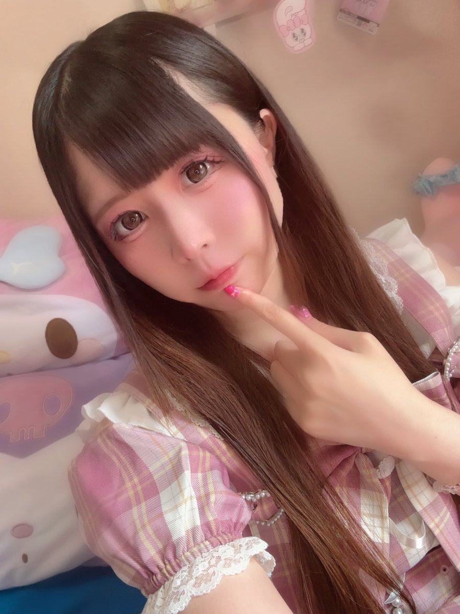 cherish_Rina's tweet photo. おはよう☀！！

元旦ぶりのオフだから愉快に何しようてなってる！！！✌︎(´ °∀°`)✌︎

東京。暑すぎね🫠

とりあえず萌乃莉奈さんに挨拶してね！！ https://t.co/lUR6qkRWMe