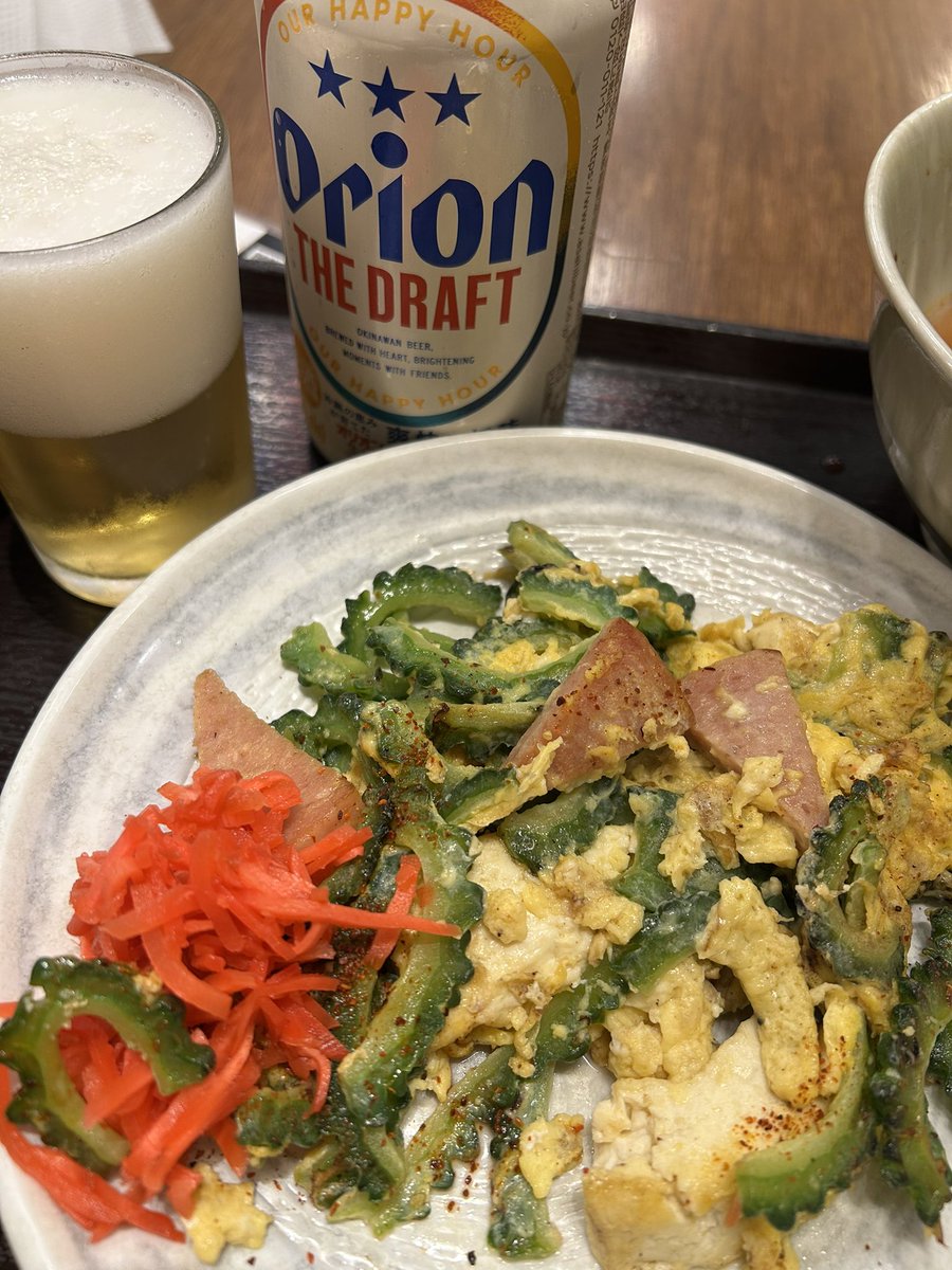 comisoba's tweet photo. 渡せなくてもいいからプレゼント買おうかなーって思って見に行ったんだけど、なんだか悲しくなってきたのでゴーヤーチャンプルー食べながら手紙書きます😢 https://t.co/6H7UrT3Ngu
