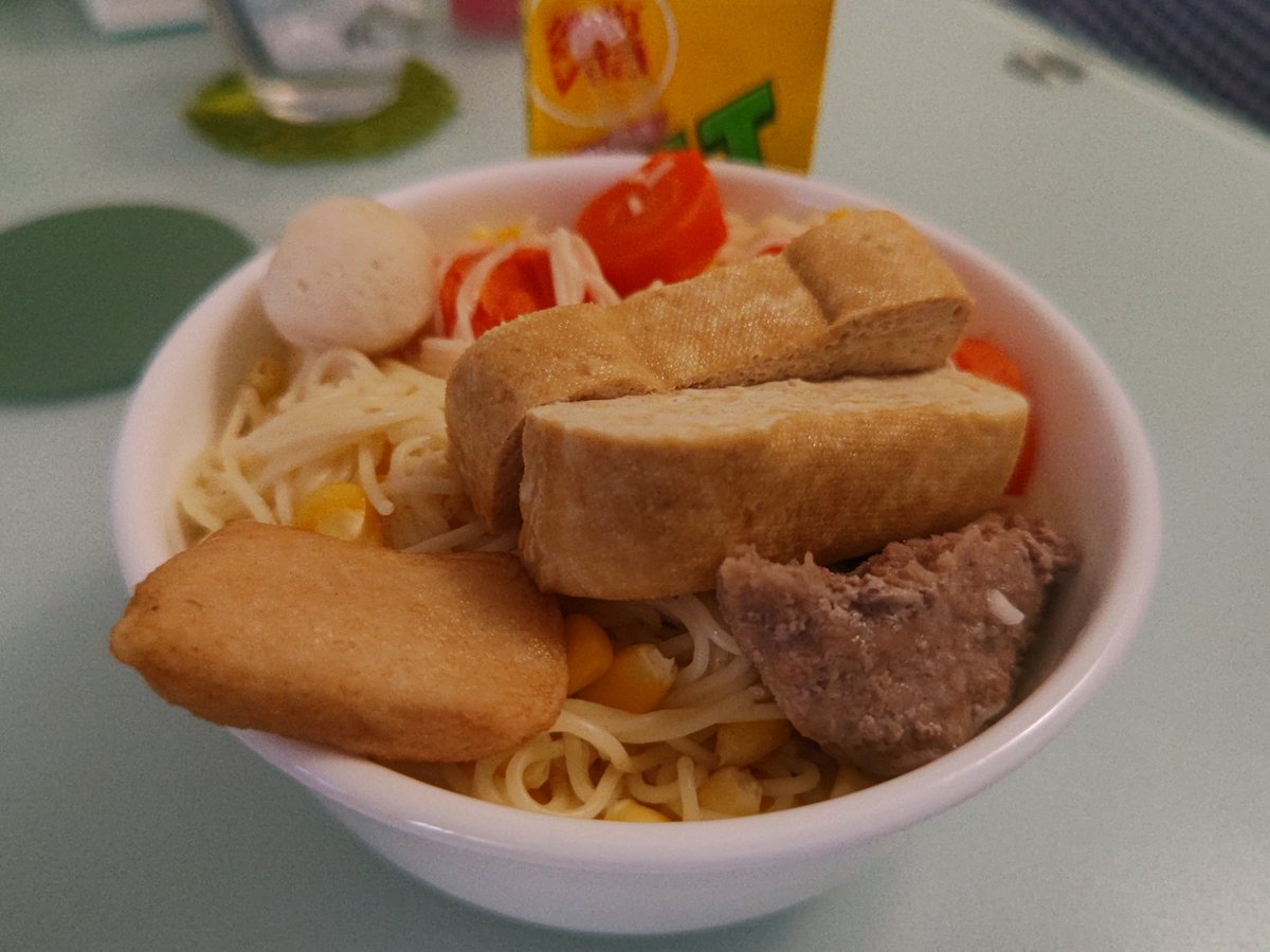 TetsuyaD618's tweet photo. こんにちは、今日もよろしくお願いします 
😼
午ご飯をいただきます 😋
猫で晚ご飯？え、數日間でラグドールの写真 ~ 私でお姉さんでお猫です😸 にゃん にゃん https://t.co/5MDUgnUXqv