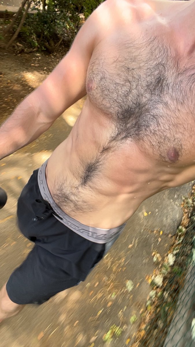 MrHappyTra6l's tweet photo. sunscreen + sweat https://t.co/2DLkkdi43K