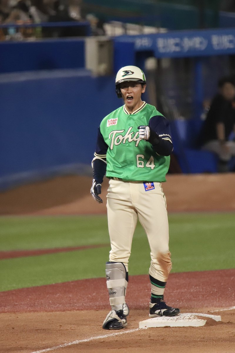 3ry_ania's tweet photo. 2026.07.14 ⁑ 明治神宮野球場
勝利呼び込む三塁打💫
#岩田幸宏
#swallows https://t.co/pS0y1Rqn16