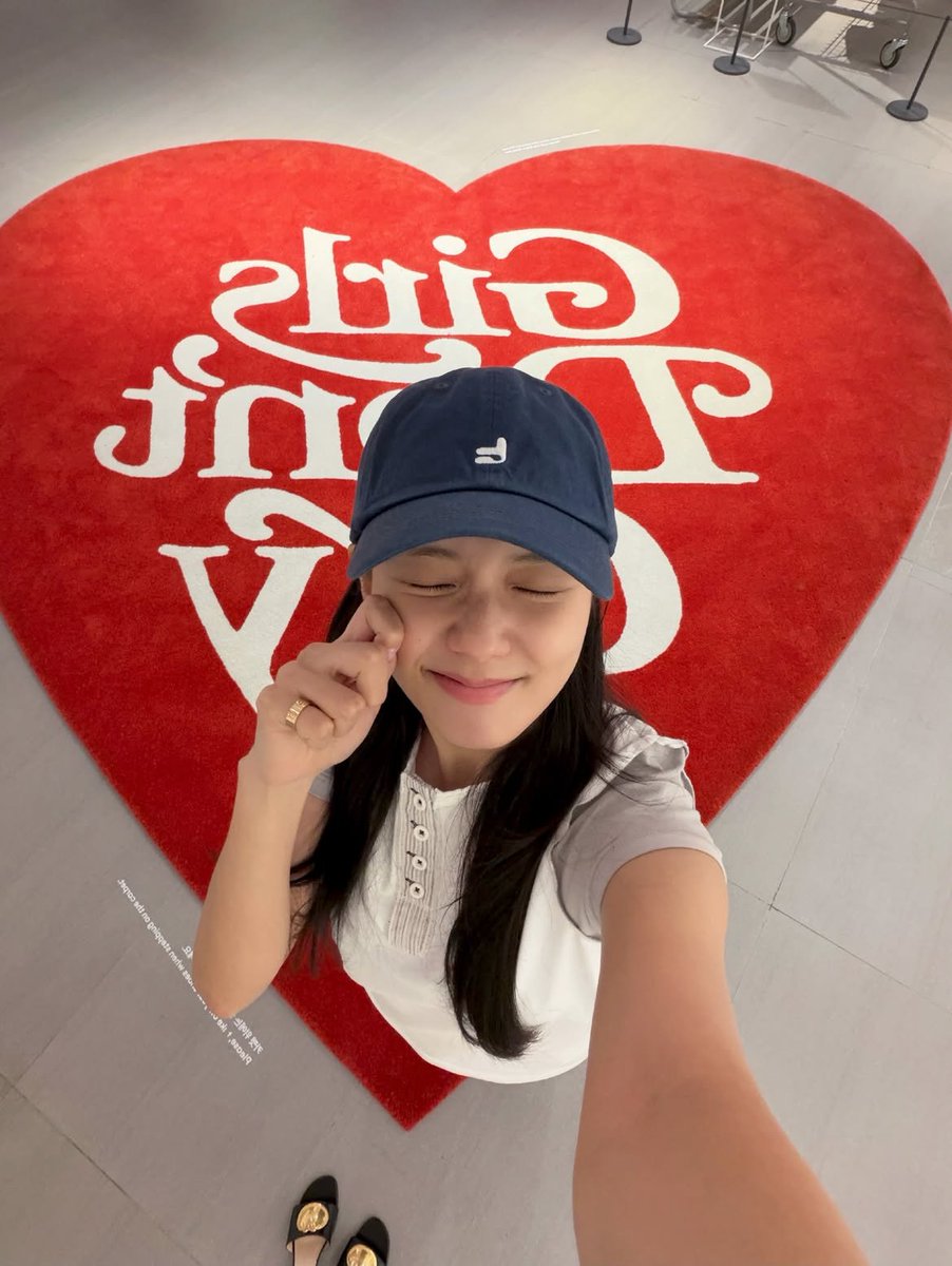 jisoogalleryarg's tweet photo. 📸 IG | Nuevo post de #JISOO https://t.co/R0jdA05tAH