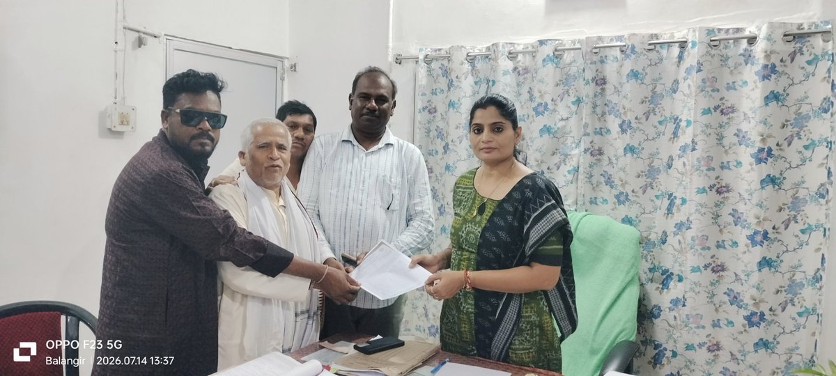 ranabipra1's tweet photo. @IPR_Odisha @SMEOdisha ବିଦେଶୀ ମଦ ଦୋକାନ ଖୋଲିବା ପାଖରେ ସରକାରୀ ଉଚ୍ଚ ବିଦ୍ୟାଳୟ ଓ ଅନ୍ୟାନ୍ୟ ଶିକ୍ଷା ବିଭାଗ ଅଛି ଏବଂ ଏହି ରାସ୍ତରେ ଶହ ଶହ ଲୋକ, ଶିଶୁ, ଯୁବକ, ଯୁବତୀ, କଲେଜ ପଢୁଆ ପିଲାମାନେ ଯିବା ଆସିବା କରୁଛନ୍ତି, ଏଣୁ ଆପଣ ବିଭାଗ ସହଯୋଗ କରନ୍ତୁ l https://t.co/mpc6Twfl2G