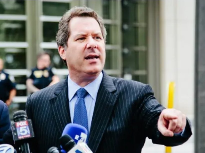 jarquin_norman's tweet photo. #Estados_Unidos 🇺🇸
#México 
Durante ya mucho tiempo el Joaquin Guzman el Chapo viene solicitando ser trasladado a México, que la "Presidente" Claudia Sheinbaum Pardo tiene un lugar bueno y seguro 🔐 donde lo puede enviar de vacaciones. 

La "Presidente" con A Claudia Sheinbaum mantiene total silencio ante la petición del Chapo. 

Ahora resultó que el abogado del Chapo  Jeffrey Lichtman anunció la revelación de una lista de 32 políticos Méxicanos vinculados a los cárteles de la droga .

Según declaraciones recientes atribuidas a Lichtman, afirmó que planea entregar a las autoridades de Estados Unidos 🇺🇸 un expediente con los nombres de 32 funcionarios mexicanos que, según él, tendrían presuntos vínculos con el crimen organizado.

¿Esos son tus líderes de izquierda?
@EntrelineasNoOf @Nicapublican @AdamSmithCenter @ElsaMorejon @FloresJudith7 @CarinesMoncada
