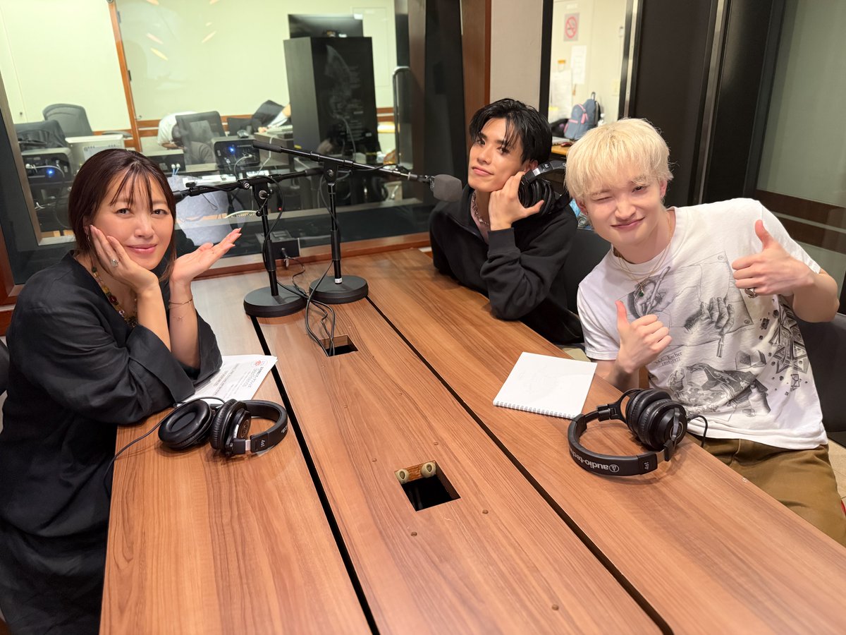 dearfriends80's tweet photo. 【ゲスト】#PSYCHICFEVER 
#REN さん #KOKORO さん

Q. これからの人生で一番やってみたい冒険は❓
RENさん「山登り⛰️」

Q. 好きな食べ物ベスト3は❓
KOKOROさん
第1位 親が作る「沖縄そば」🥢
第2位 親が作る「タコライス」🥄
第3位「唐揚げ」🍗

💿️New Album『DIFFERENT』out now
@psyfe_official

#ディアフレンズ