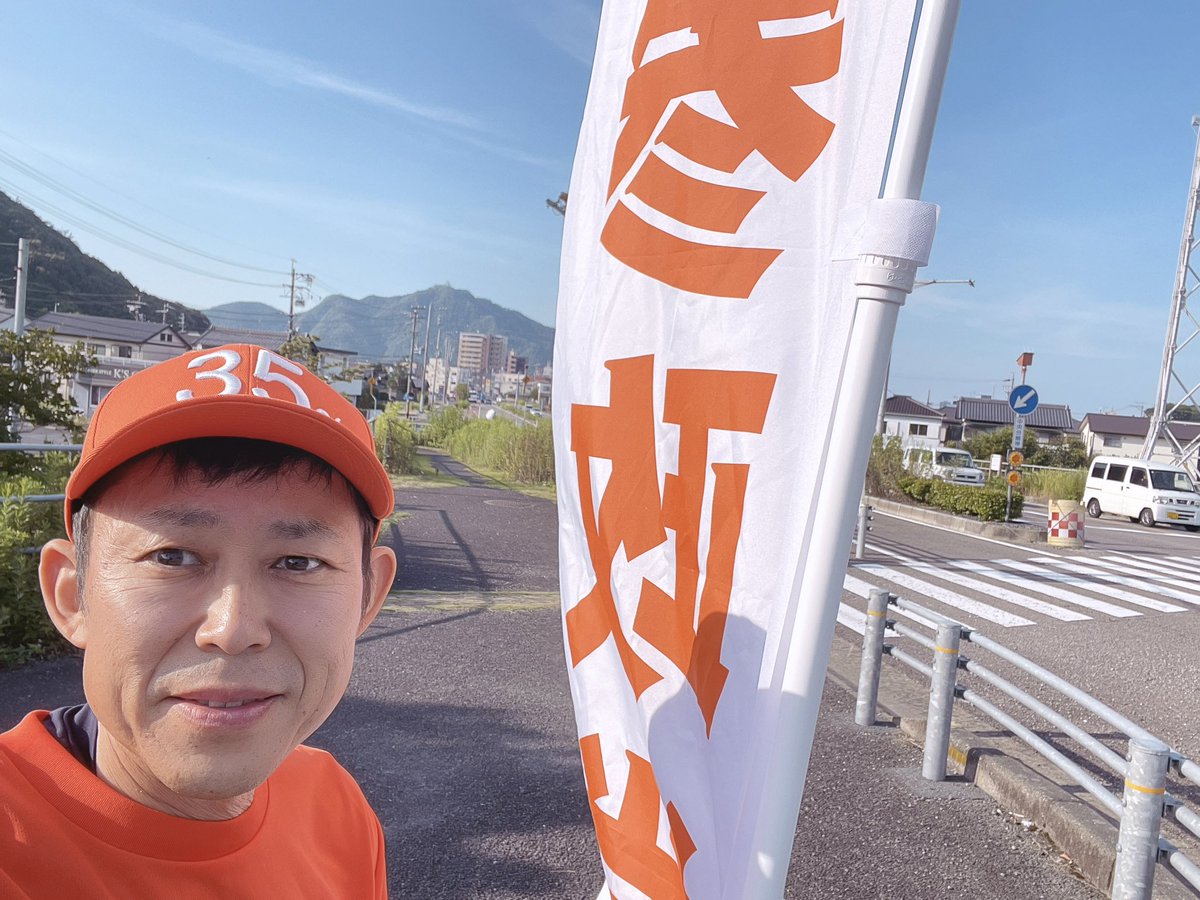 ozawa_daisuke_3's tweet photo. 🟠今朝は岐阜市内でご挨拶させて頂きました。

返事を返してくれる学生さん✨
三者懇談の時期らしく、授業が半日で終わる為、朝からテンション高めだとか👍✨

🟠若者の笑顔はエネルギーに満ち溢れており、朝から元気をいただきました！
若者が笑顔でいる事が当たり前の世の中を目指します💪✨ https://t.co/3duJgfeMp1