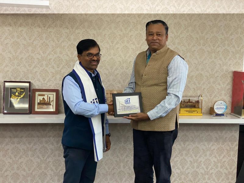 dharwad_iiit's tweet photo. Strengthening collaboration for innovation!
 
IIIT Dharwad met STPI Bengaluru leadership to explore partnerships in research, incubation, startups, skilling &amp; data initiatives. 

A shared vision to drive deep-tech innovation, entrepreneurship &amp; impactful industry–academia growth. https://t.co/px5tA1UpmH